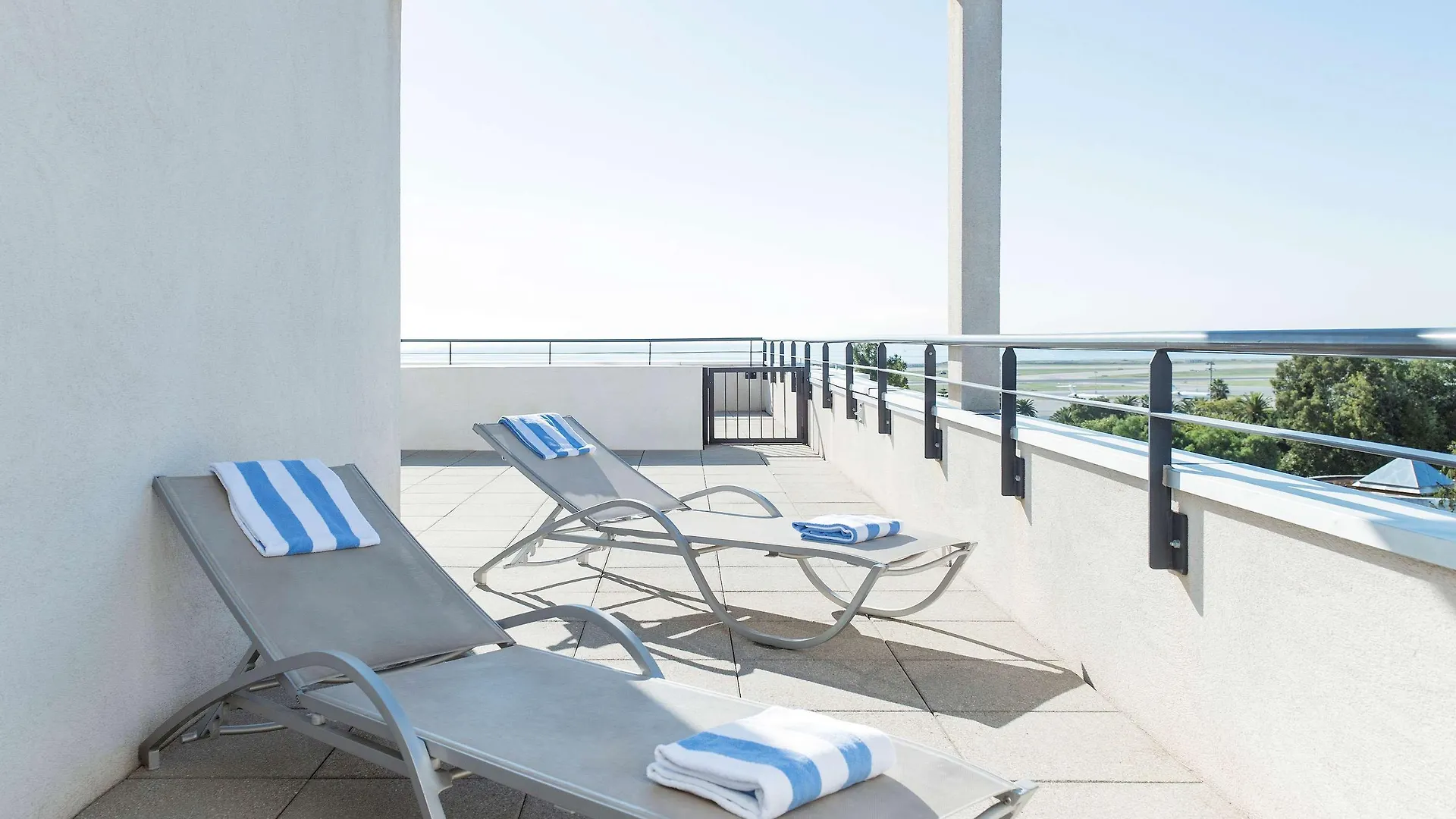 Novotel Suites Nice Airport 4*,  France