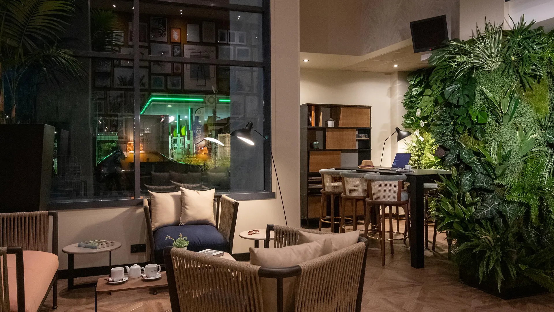 尼斯机场诺富特套房酒店 4*, 尼斯 法国